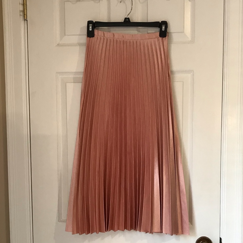 Zara Pleated skirt Peach 🍑 Color